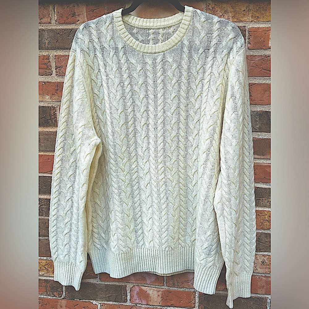 100% Wool Men’s Cable Knit Sweater in Off-White. Men’s Size XL
